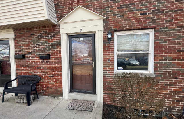 5750 Pine Tree Street W