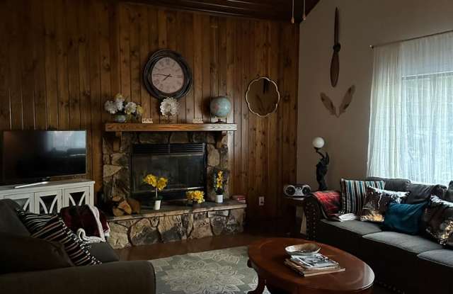 2 bedroom 2bath with garage.