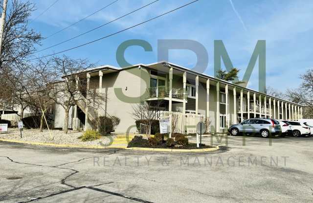 Remodeled one bedroom condo off Gardiner Lane with pool access