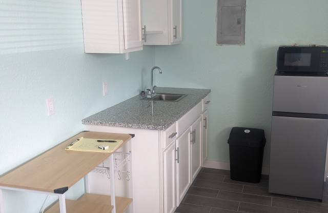 2328 South Daytona Avenue - 2