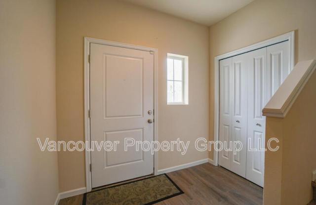 2733 South Red Tail Loop