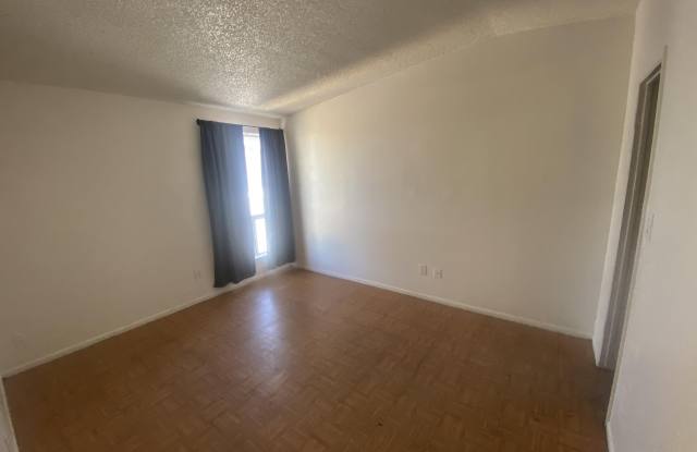 453 N WILLIAMS -- unit: B
