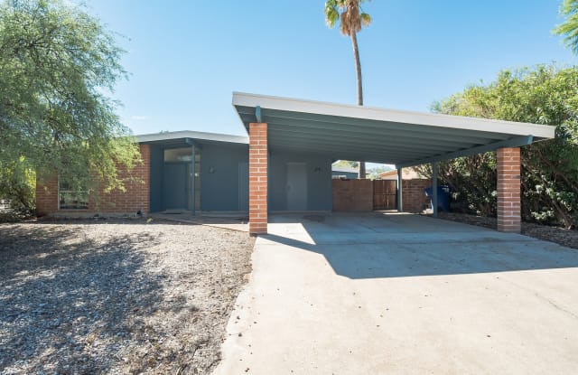 8370 E Lee St - 8370 East Lee Street, Tucson, AZ 85715