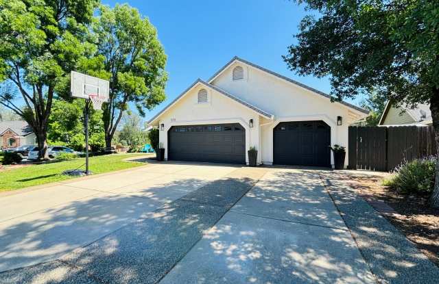 BEAUTIFUL 5 BED/3 BATH HOME IN THE HIDDEN HILLS SUBDIVISION