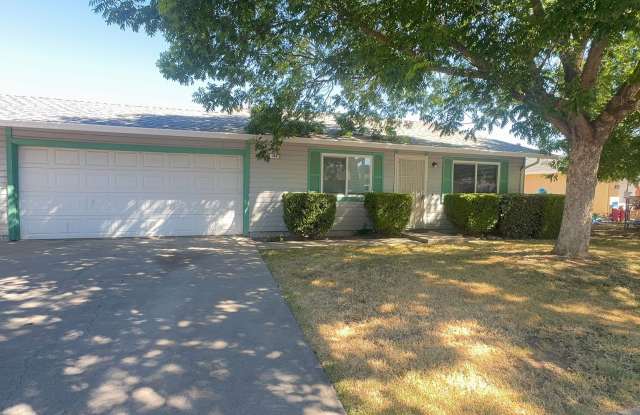 3 Bedroom  2 bathroom home in Oakdale.
