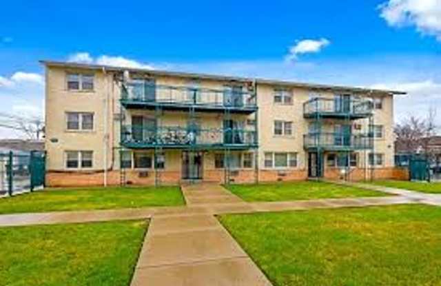 Photo of 3737-3739 W 63rd (West Lawn)