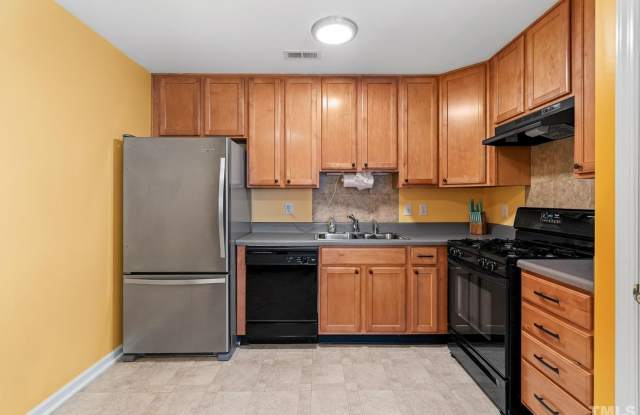 Photo of Room in 3 Bedroom Home at Ivory Run Way