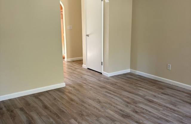 Remodeled 2/1 Single Level Park Place Condo - 244 Park Place Drive