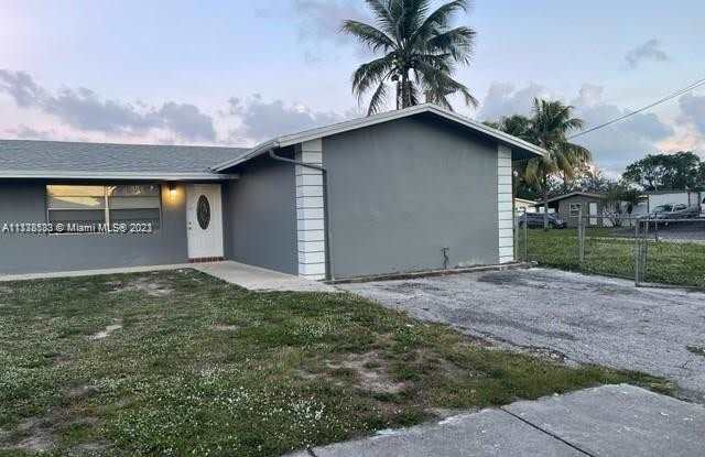 5180 SW 43rd Ter