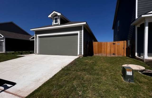 Excellent  3 bedroom single story home in Bastrop Grove