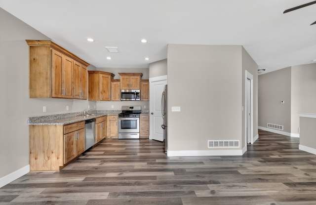 4 bed 3 bath twin home in Idaho Falls 2 sets of washer and dryers are included in this unit