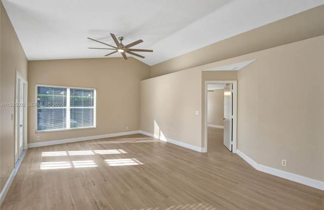 9012 S Lake Park Cir S