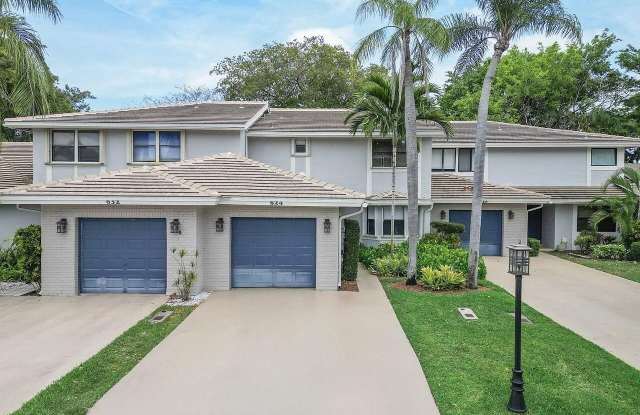 Photo of 624 N Deer Creek Shore Drive N