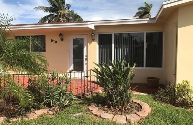 919 SE 17th St - 919 Southeast 17th Street, Deerfield Beach, FL 33441