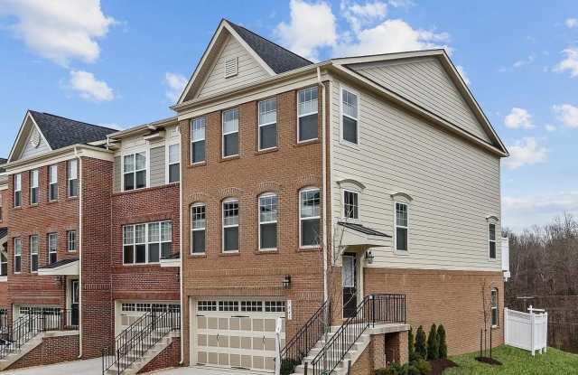 Gorgeous 3 Bedroom / 3.5 Bathroom Townhouse in Hanover!