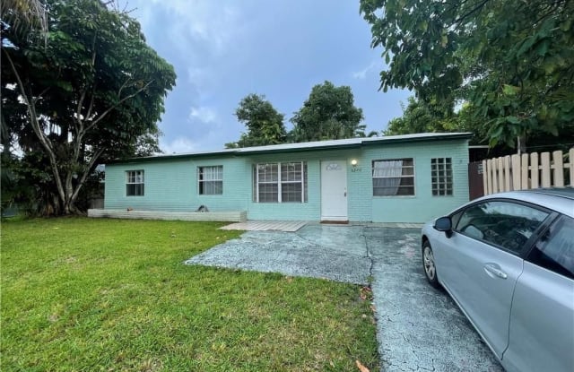 6270 SW 18th St - 6270 Southwest 18th Street, North Lauderdale, FL 33068