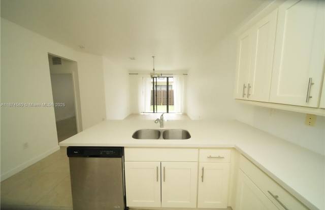 10457 NW 61st Street, Doral, FL 33178