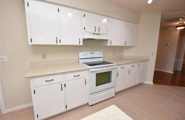 2210 HARBOR TOWN LANE