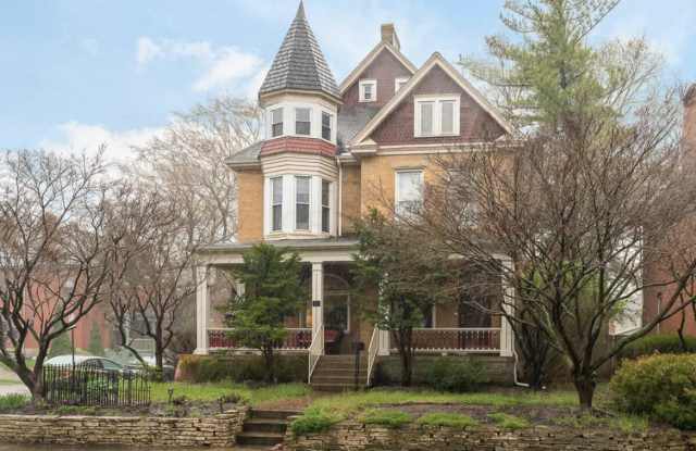 383 King Ave