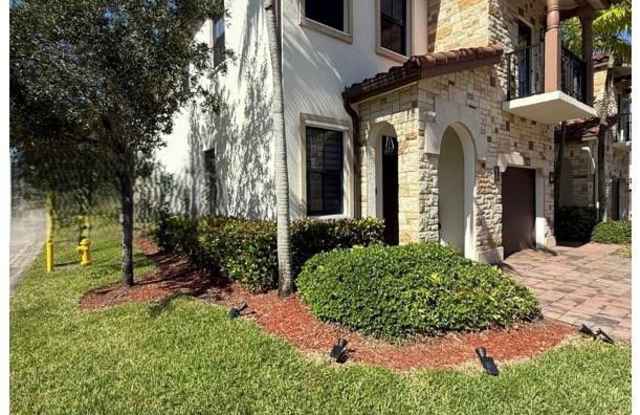 7022 Northwest 102nd Place