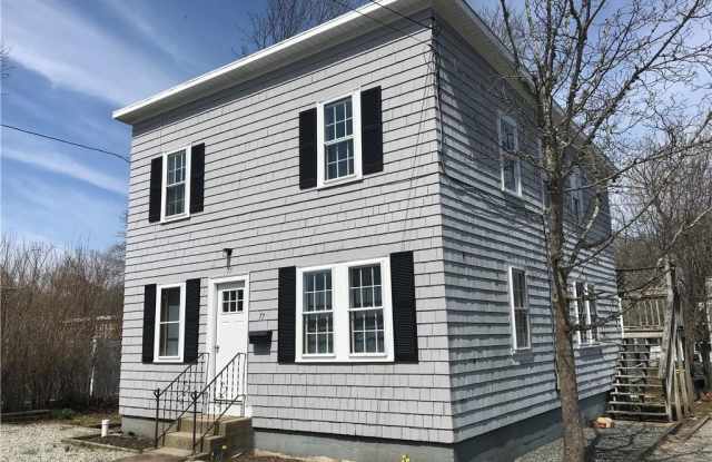 77 Narragansett Avenue