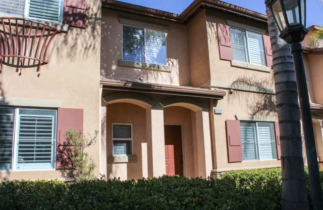 Murrieta 2 Bedroom Townhome + Office, Loft and 2 Car Garage