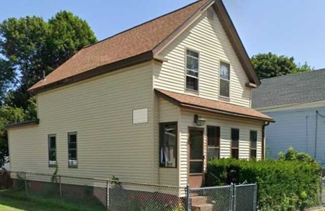Charming 3BR House in Lowell