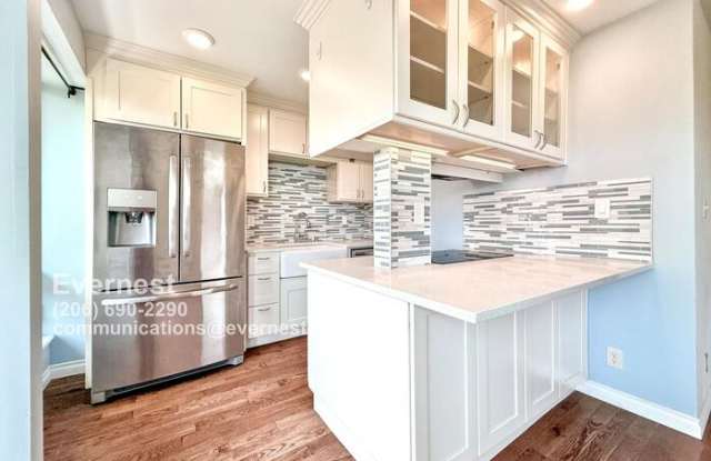 530 West Olympic Place