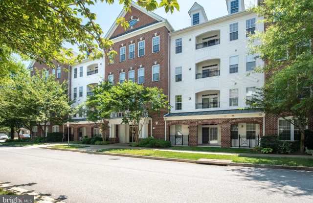 5800 CLIPPER LN #104