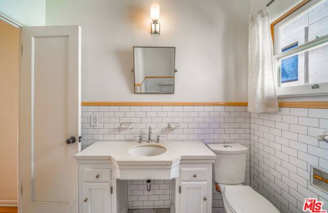 152 South Roxbury Drive