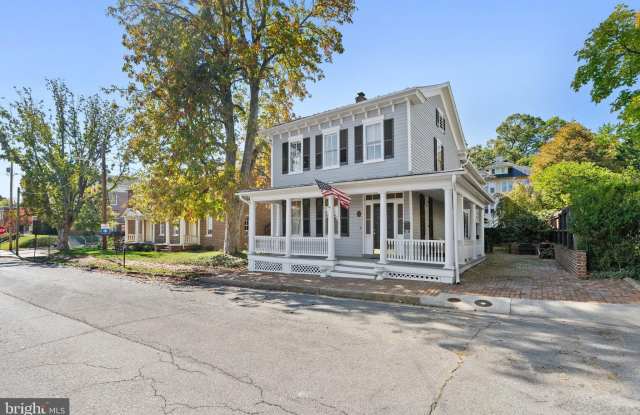 209 N WASHINGTON Street