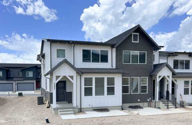 Photo of 2284 N Wildwood Ln