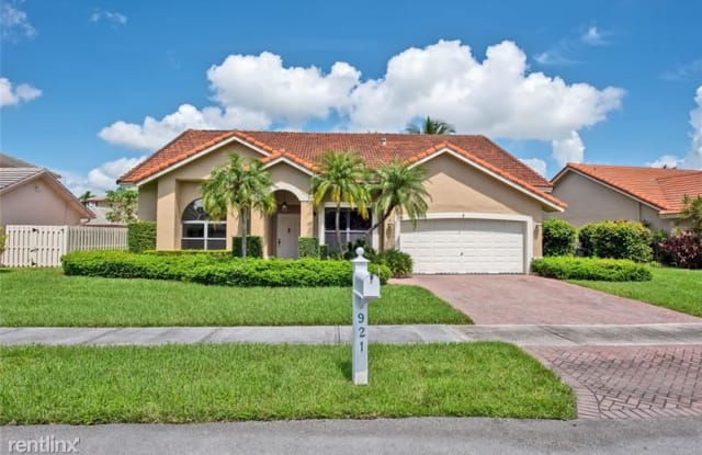 921 Altavista Ter - 921 Altavista Terrace, Davie, FL 33325