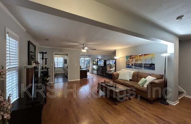 1275 Hillock Crossing