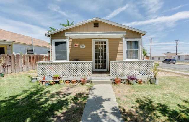 Charming 3 Bedroom Home in the Heart of Taft!