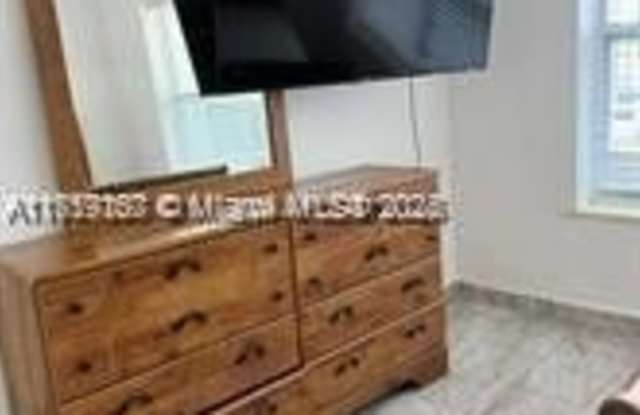 6727 Indian Creek Dr