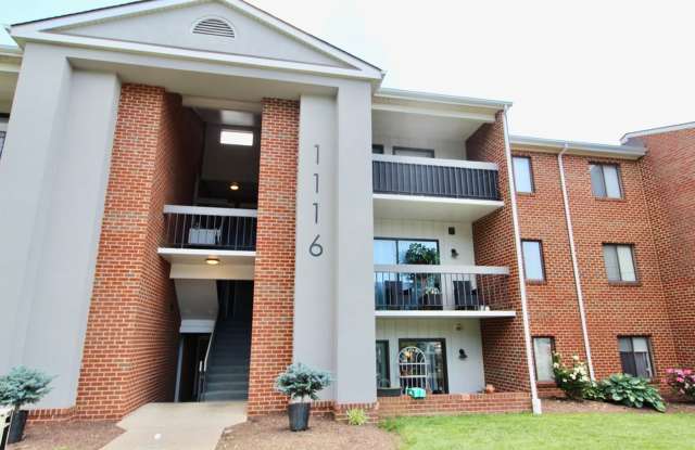 Fun and Stylish Living at Madison Manor! Top-Floor Condo with Vaulted Ceilings and Skylights