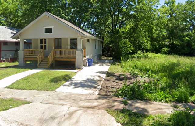 Charming, remodeled 2 bedroom in the blue district of Kansas City!