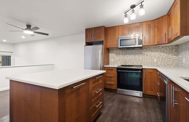 3 Bed/ 2.5 bath Tanglewood Condo