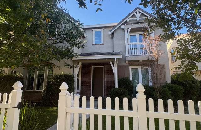 Photo of Large 5 bedroom home with loft. Featuring 2 primary bedrooms