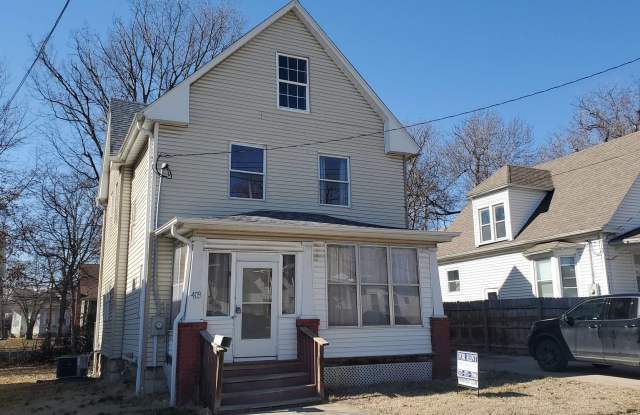 3 bd, 1 ba house just north of downtown, w/d included, off street parking photos photos