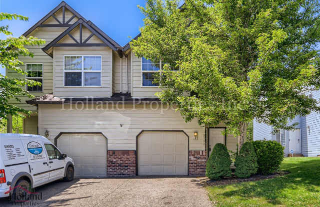 Spacious Two-Level Duplex Home with Fenced Backyard in Hillsboro!