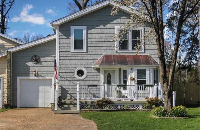 2315 Wood Beach Landing