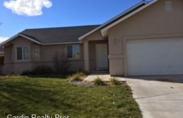 727 Divot Dr. - 727 Divot Drive, Fernley, NV 89408