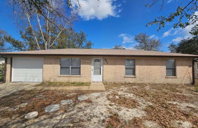 Cozy 3Bed/2Ba Brick Home Convenient to Shopping, Dining & Tyndall AFB! *1/2 OFF 1st Month's Rent!*