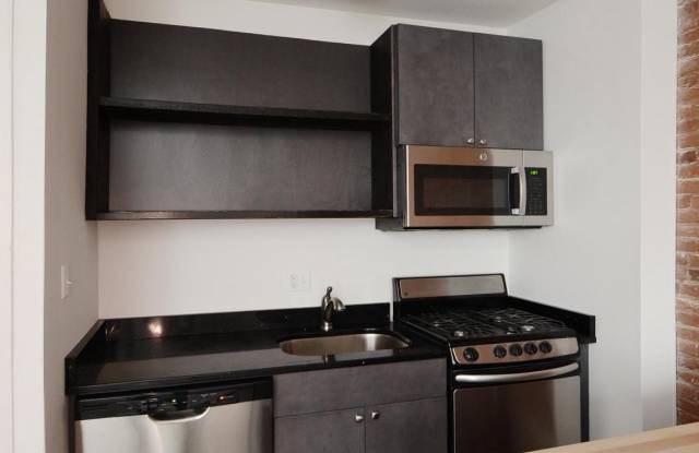 1904 SPRUCE Street unit: 2R