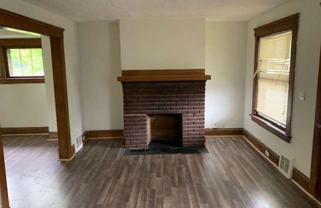 Comfortable 3-Bed on E 108th in Union-Miles Park