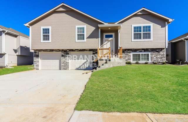 1009 Woodland Drive - 1009 Woodland Drive, Belton, MO 64012