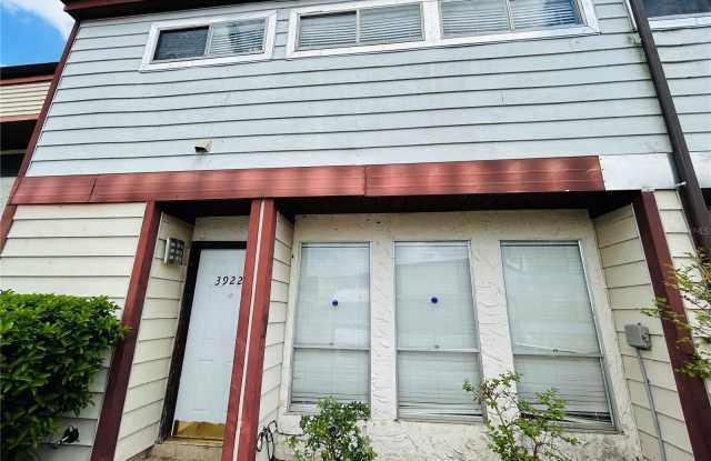 3922 CRAYRICH CIRCLE