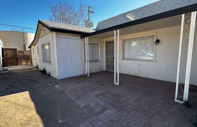 4 BEDROOM 2 BATHROOM HOME PLUS DEN BIG KITCHEN